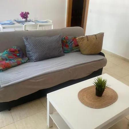 Ayres Apartment *