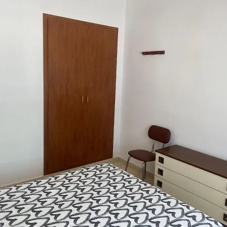 Ayres Apartment *